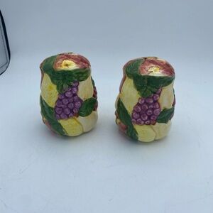 VTG  ceramic raised fruit Design Salt  & Pepper Shakers Grapes Pears